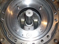Замена качающего узла гидромотора хода экскаватора Hyundai Robex 320LC